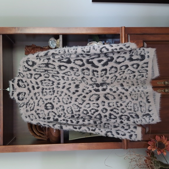 Janice Apparel Cardigan Size Medium - Picture 5 of 10